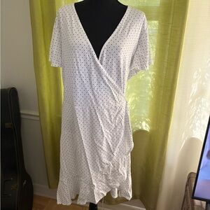 Banana Republic White and Black Card